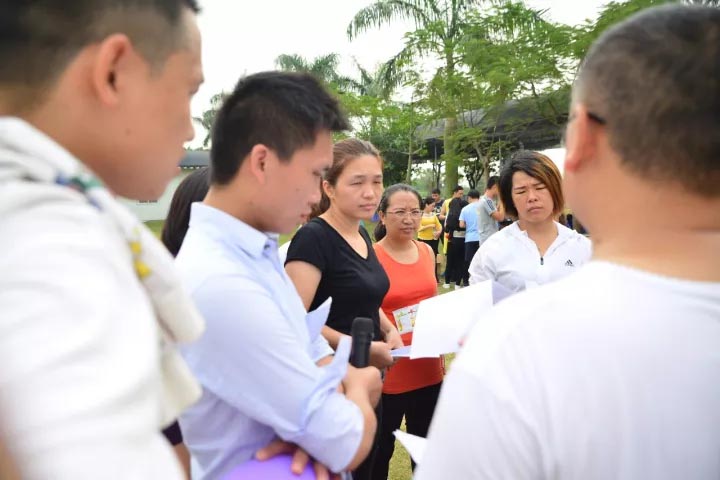 口哨發(fā)令、旗幟落下，比賽的完美呈現(xiàn)，離不開裁判員的辛苦付出，低調(diào)是他們的代名詞