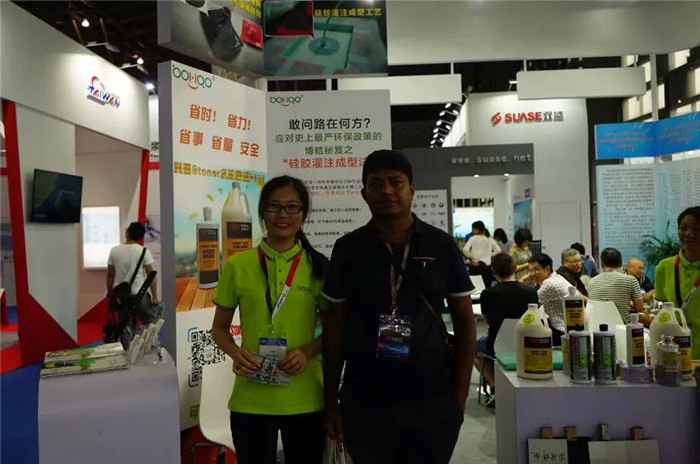 每一位光臨廣東博皓展位的客人都是我們遠(yuǎn)方而來的朋友，坐下來喝喝茶、吃吃點心水果，一起聊聊復(fù)材那些事-4