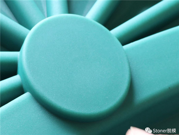 使用Stoner TraSys RotoFlow改善了產(chǎn)品質(zhì)量，提供了沒有針孔的光滑表面！