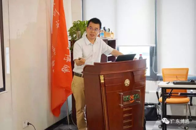 金陵力聯(lián)思有限公司工程師徐秀華講解《樹脂、膠衣產(chǎn)品知識及應(yīng)用》